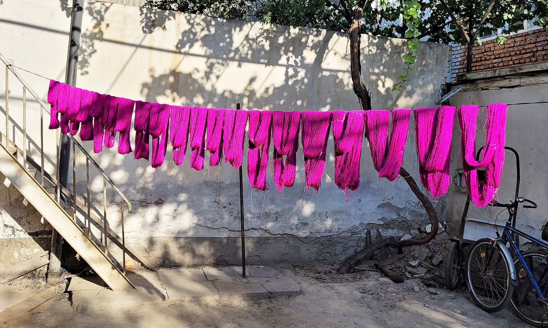 Atelier de soie dans la vallée du Ferghana